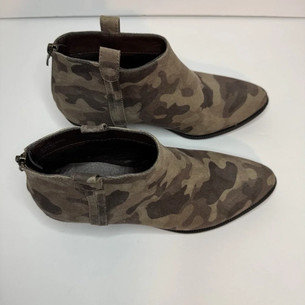 Comfort est 1946 Camo Print‎ Western Ankle Bootie women's size 8